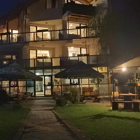 Vendégház M7 Bed& Bistro